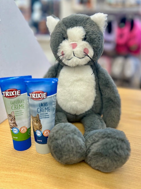 Klaus Discovers the Latest New Arrivals in Our Shop!